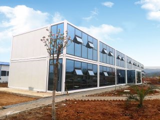 如果在工地使用臨時住房，選擇這個集裝箱房，